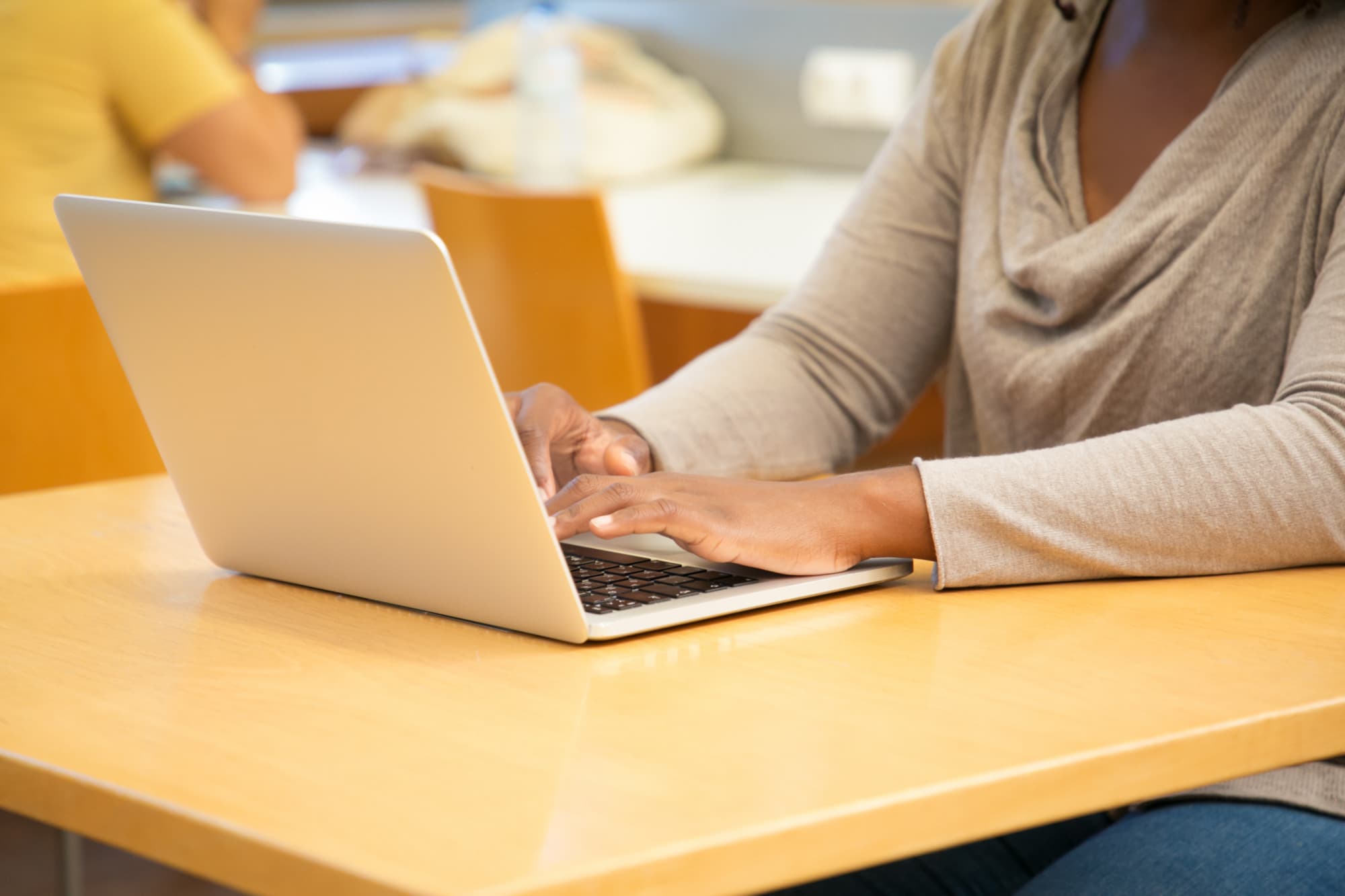 E-learning ou présentiel : comment choisir sa formation pro